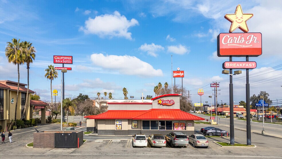 815 Real Rd, Bakersfield, CA à vendre - Photo du bâtiment - Image 2 de 14