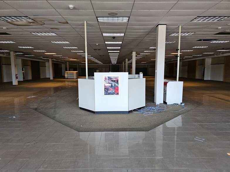 316-326 West Ave, Albion Town Orleans, NY for lease - Building Photo - Image 2 of 11