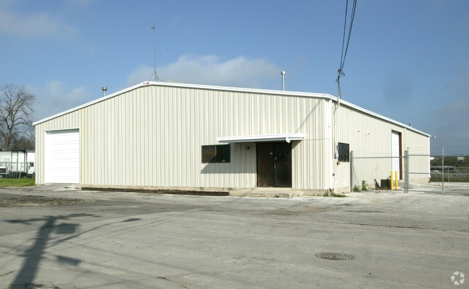 77 Haby Dr, San Antonio, TX à louer - Photo du bâtiment - Image 2 de 3