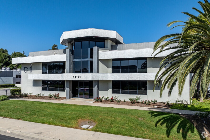 14131 Chambers Rd, Tustin, CA for sale - Primary Photo - Image 1 of 5