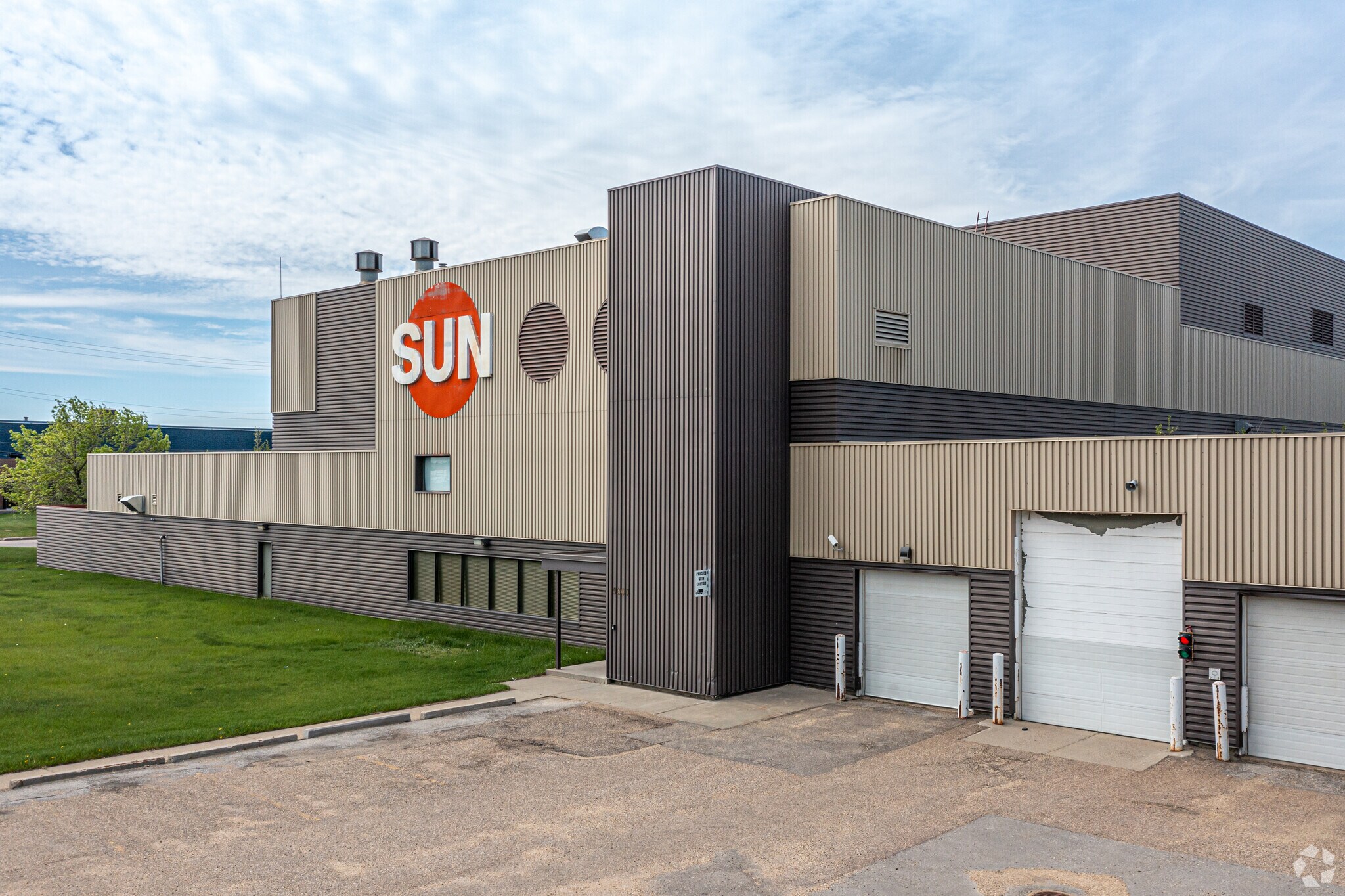 9300 47 St NW, Edmonton, AB for sale Primary Photo- Image 1 of 1