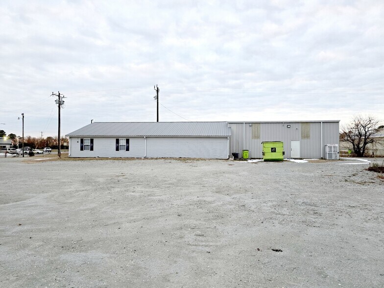 163 W Pine St, Bridgeton, NC à louer - Photo du bâtiment - Image 1 de 5