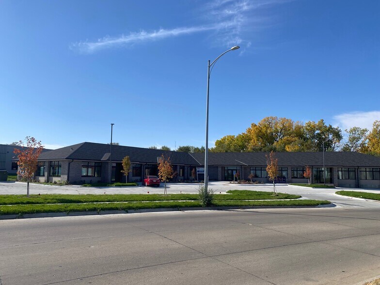 1630 N Main St, Elkhorn, NE à vendre - Photo du bâtiment - Image 3 de 8