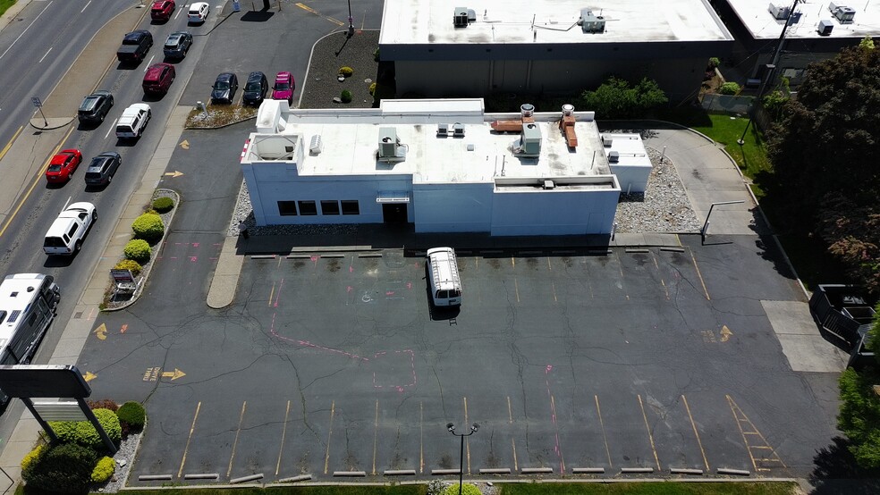 9229 N Division St, Spokane, WA for lease - Building Photo - Image 1 of 7