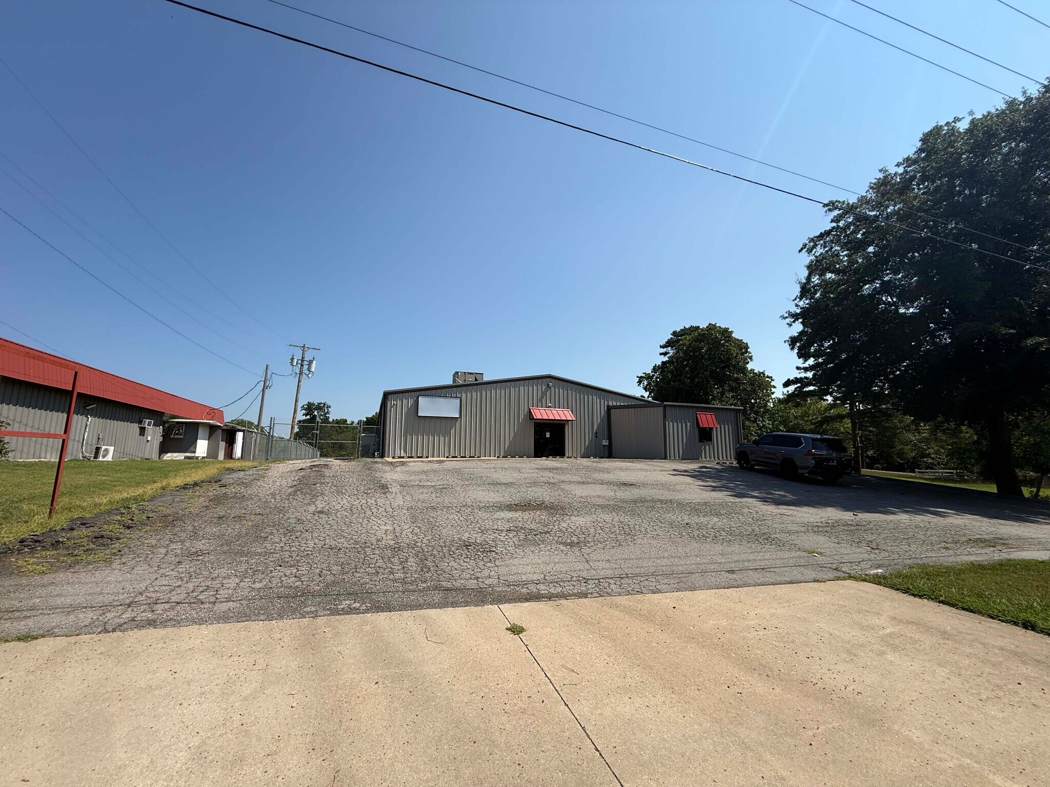1705 W Walnut St, Paris, AR for lease Interior Photo- Image 1 of 1