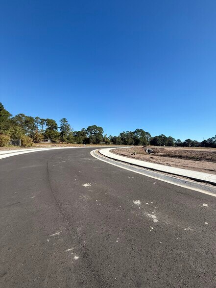 985 Pineland Ave, Hinesville, GA à vendre - Photo du bâtiment - Image 2 de 11