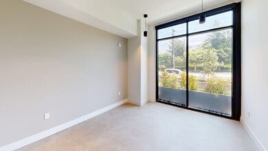 21010 Erwin St, Woodland Hills, CA à louer Photo intérieure- Image 2 de 11