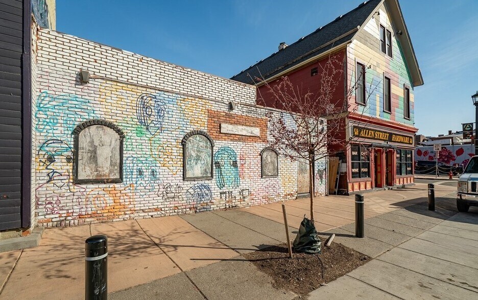 249 Allen St, Buffalo, NY à vendre - Photo du bâtiment - Image 2 de 17
