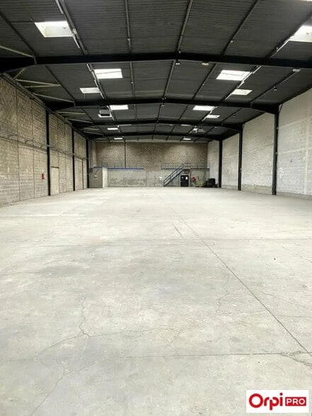 Industrial in Morangis for lease - Building Photo - Image 2 of 8