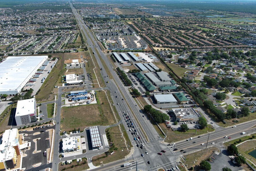 45741 US-27 Hwy, Davenport, FL à louer - Photo du bâtiment - Image 3 de 6