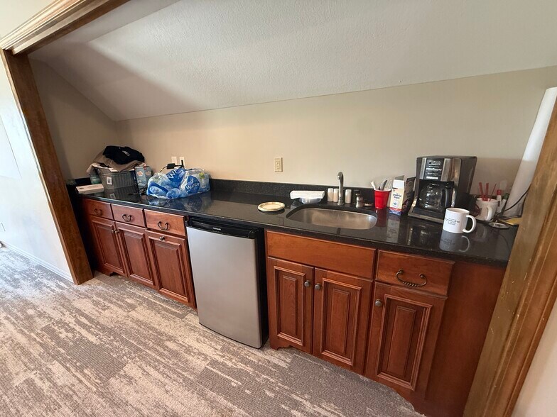 1505 SW Fairlawn Rd, Topeka, KS à louer - Photo du bâtiment - Image 3 de 3