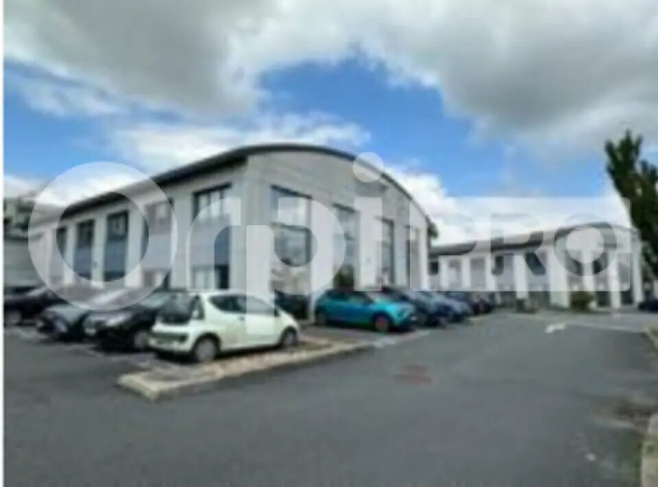 Office in Limas for lease Building Photo- Image 1 of 7