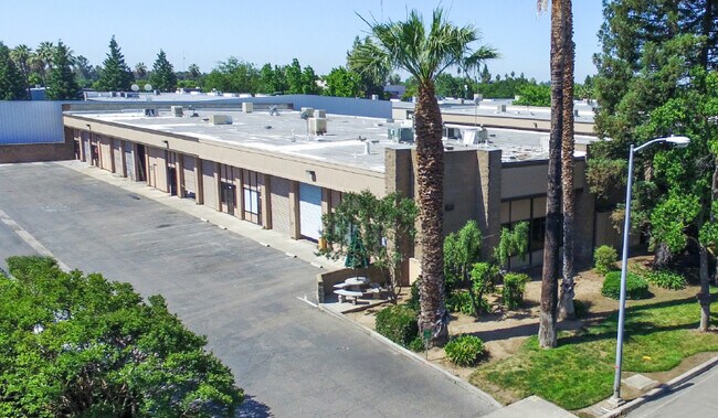 Plus de détails pour 5494 E Lamona Ave, Fresno, CA - Industriel à louer