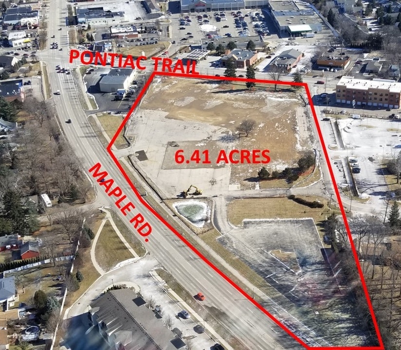 615 N Pontiac Trl, Walled Lake, MI à vendre Photo principale- Image 1 de 2