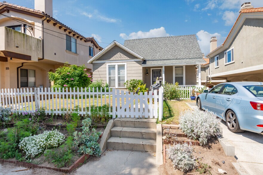 213 S Francisca Ave, Redondo Beach, CA à vendre - Photo du bâtiment - Image 2 de 26
