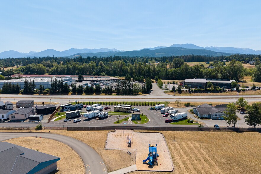261131 US-101, Sequim, WA à vendre - Photo du bâtiment - Image 2 de 33