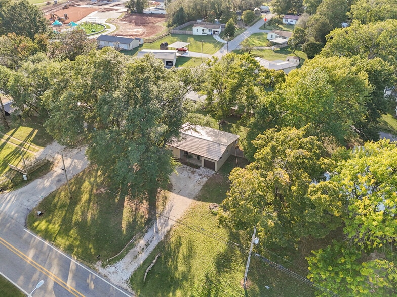 701 N Curtis Ave, Pea Ridge, AR à vendre - Photo du bâtiment - Image 3 de 12