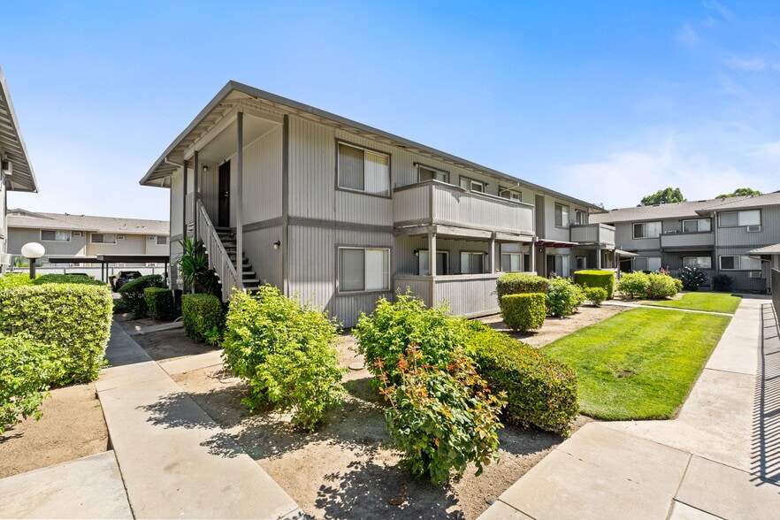 2205 Peach Ave, Clovis, CA for sale - Building Photo - Image 3 of 16