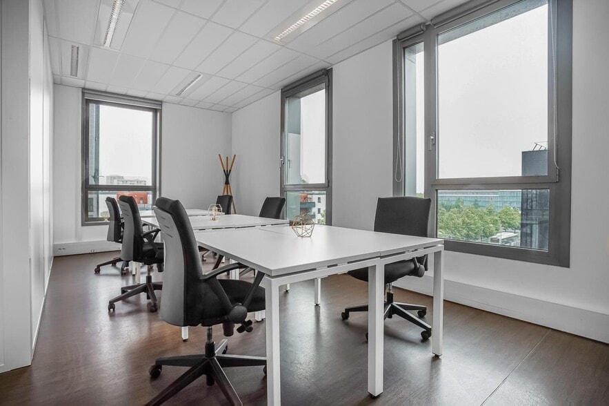 32 Allée De Boutaut, Bordeaux for lease - Interior Photo - Image 2 of 24