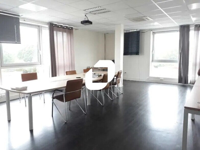 Bureau dans Les Essarts-le-Roi à vendre - Photo intérieure - Image 1 de 10