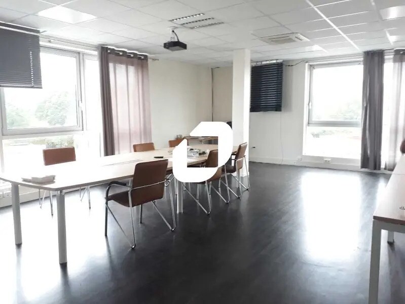 Office in Les Essarts-le-Roi for sale Interior Photo- Image 1 of 11