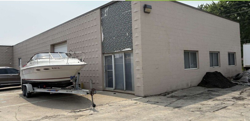 16470-16476 E 13 Mile Rd, Roseville, MI à louer - Photo du bâtiment - Image 2 de 3