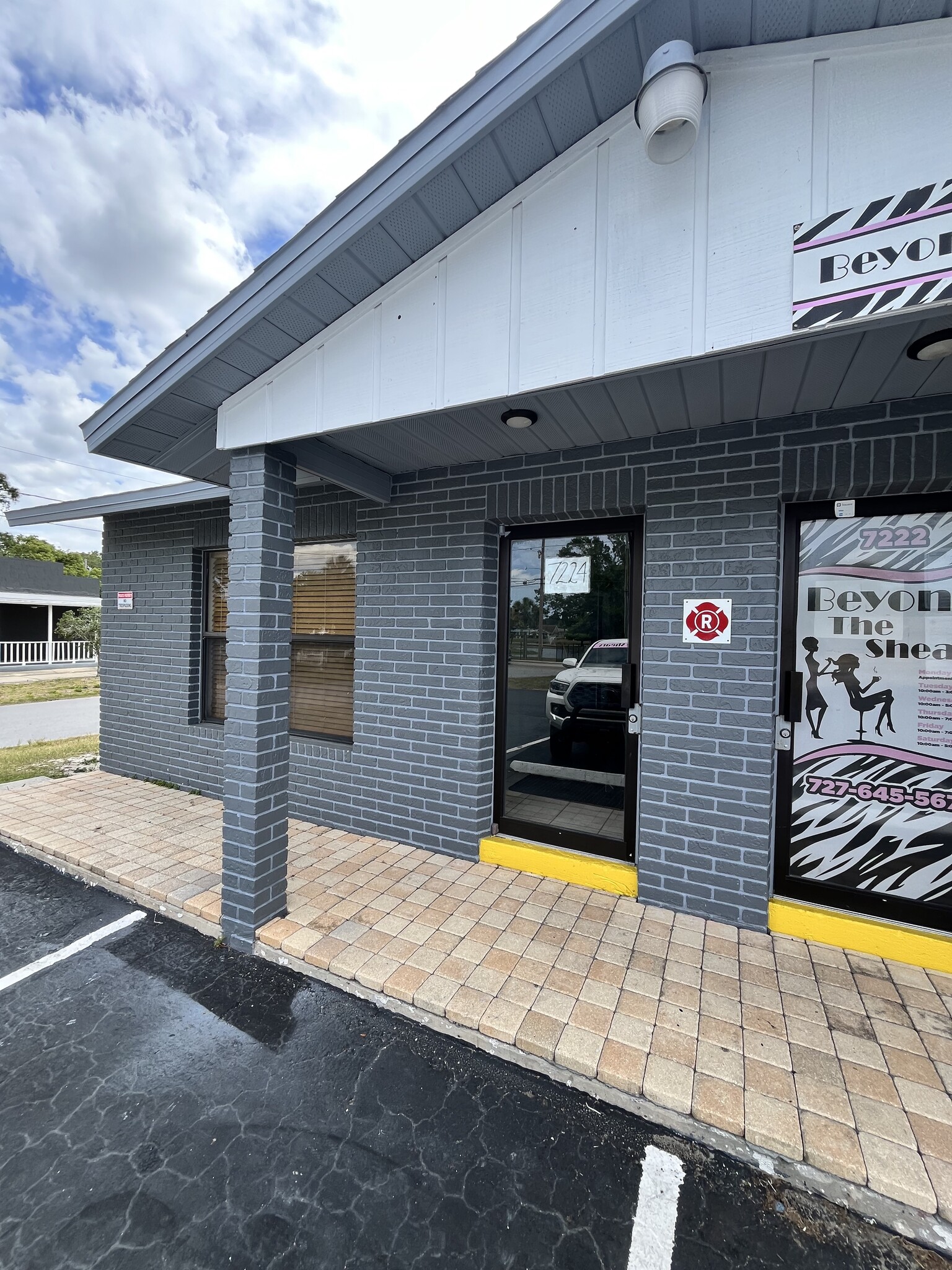 7218-7224 Congress St, New Port Richey, FL for lease Primary Photo- Image 1 of 8