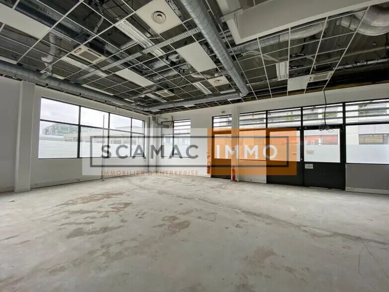 Industrial in BAGNEUX for lease - Building Photo - Image 1 of 6