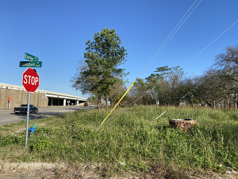 2400 Eastex Fwy, Houston, TX à vendre - Photo du bâtiment - Image 1 de 1