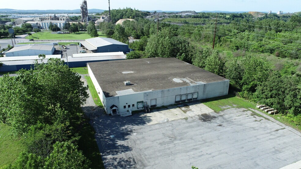 106 Commerce Way, Stockertown, PA à vendre - Photo du bâtiment - Image 2 de 2