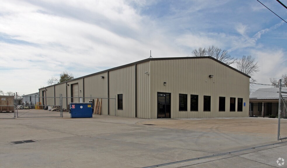 5925 Gardendale Dr, Houston, TX à louer - Photo du bâtiment - Image 2 de 3