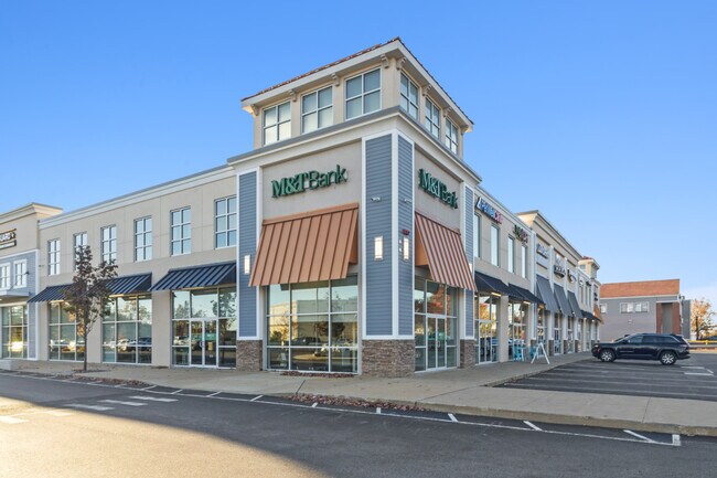 Plus de détails pour 655 S Willow St, Manchester, NH - Commerce de détail à vendre