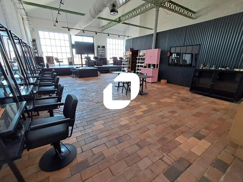 Office in Roncq for lease - Interior Photo - Image 3 of 11