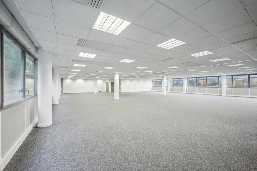 Office in Orsay for lease - Building Photo - Image 2 of 12