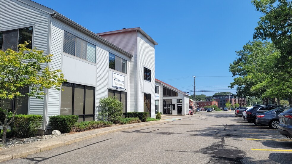 767 Islington St, Portsmouth, NH à louer - Photo du bâtiment - Image 2 de 7