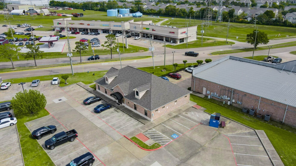 9533 Huffmeister Rd, Houston, TX à louer - Photo du bâtiment - Image 1 de 7