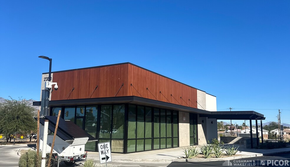 2350 N Campbell Ave, Tucson, AZ à louer - Photo du bâtiment - Image 2 de 3