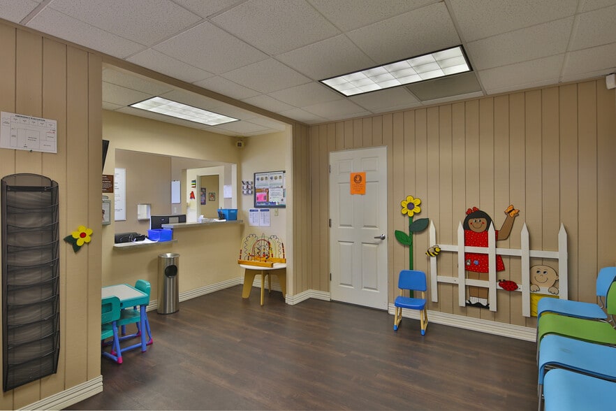 23321 El Toro Rd, Lake Forest, CA for lease - Interior Photo - Image 2 of 9