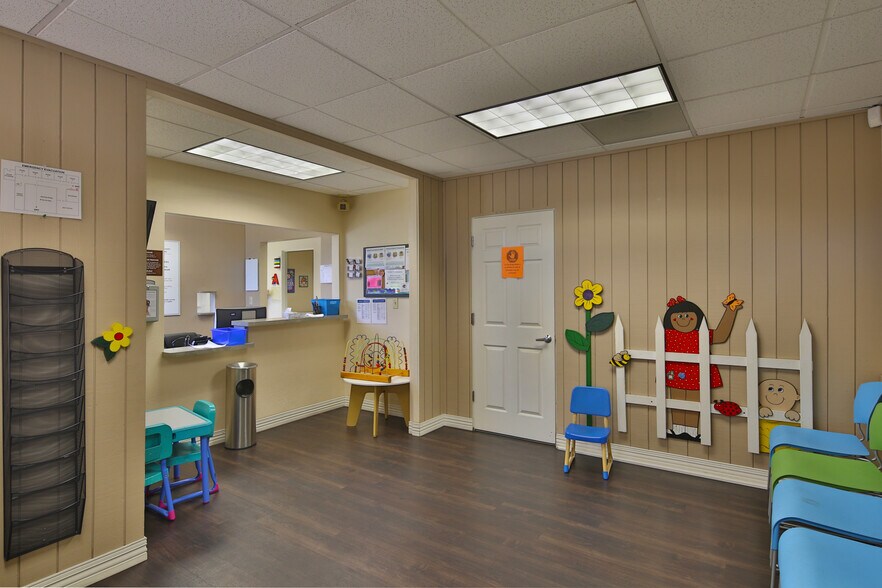 23321 El Toro Rd, Lake Forest, CA à louer - Photo intérieure - Image 2 de 9