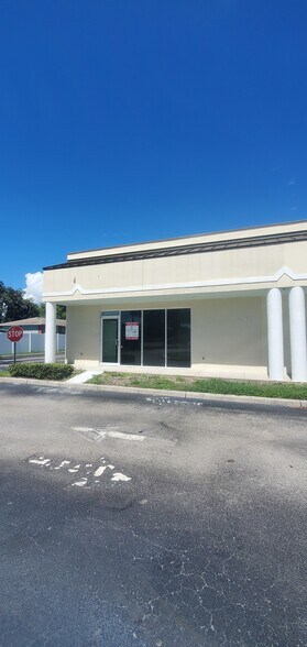 925 N Courtenay Pky, Merritt Island, FL for lease - Building Photo - Image 2 of 11