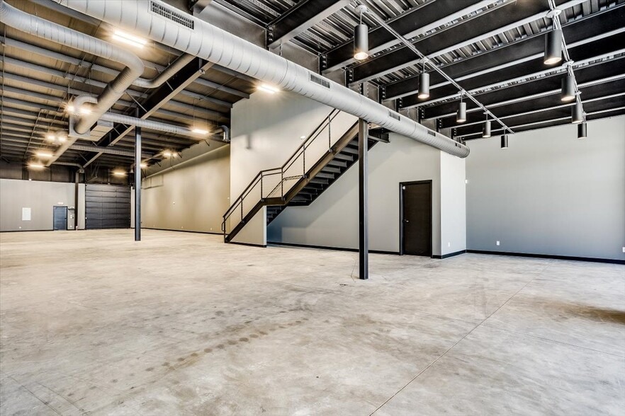 4078 N Hoover Ct, Wichita, KS for lease - Building Photo - Image 2 of 26