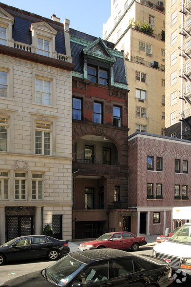 4 E 78th St, New York, NY à louer - Photo du bâtiment - Image 2 de 2