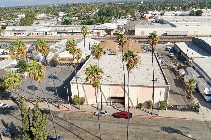 887 E 2nd St, Pomona, CA à louer - Photo du bâtiment - Image 2 de 26
