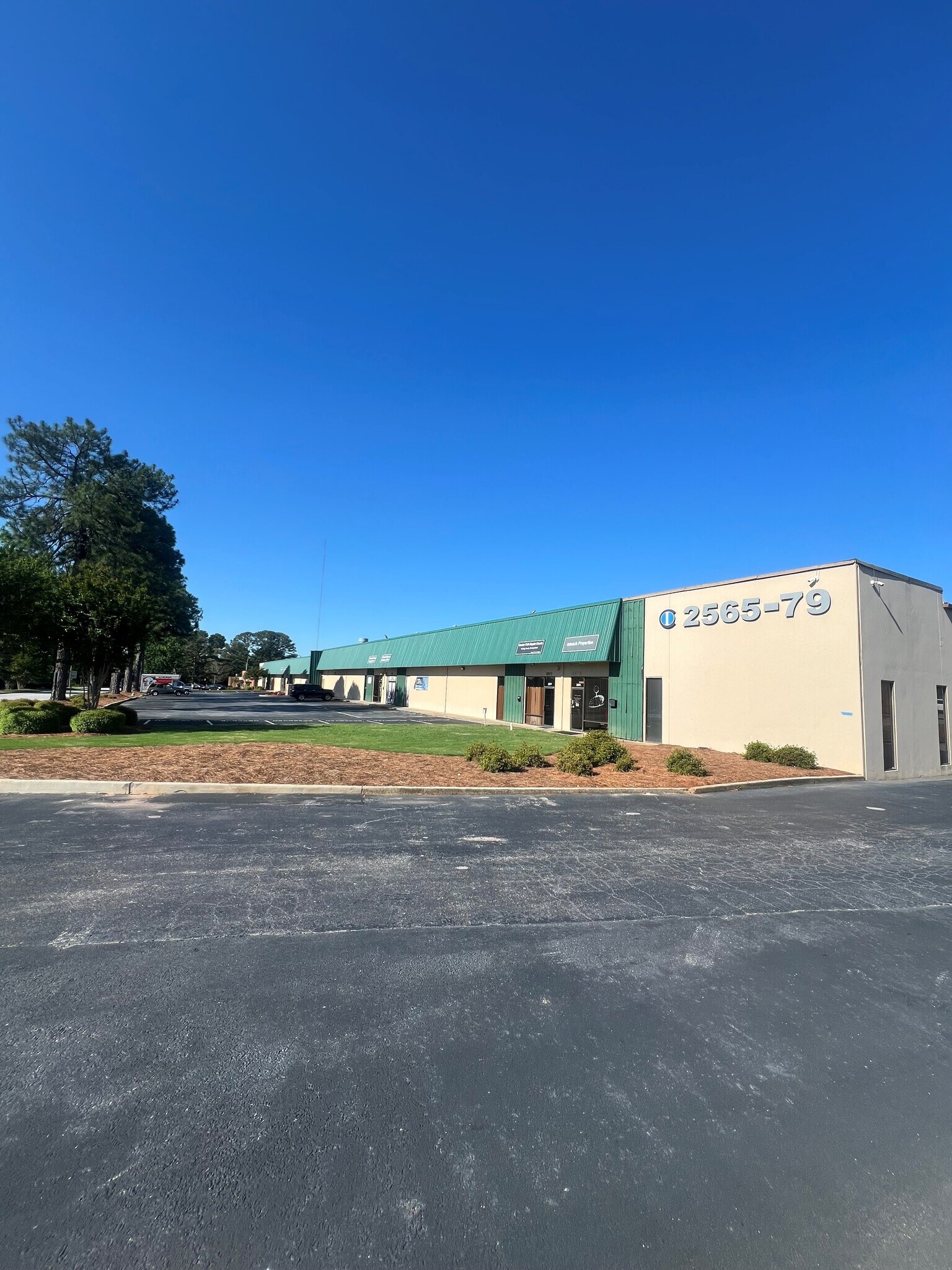 2565-2579 Park Central Blvd, Decatur, GA for lease Primary Photo- Image 1 of 8