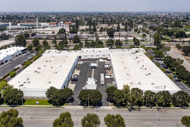Plus de détails pour 12707 Rives Ave, Downey, CA - Industriel à louer