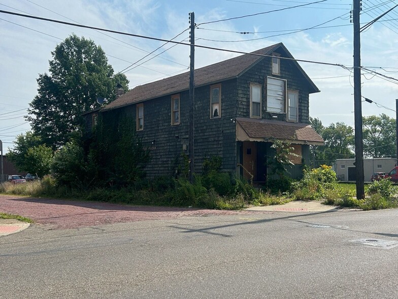 251 Hester Ave, Alliance, OH for lease - Building Photo - Image 1 of 2