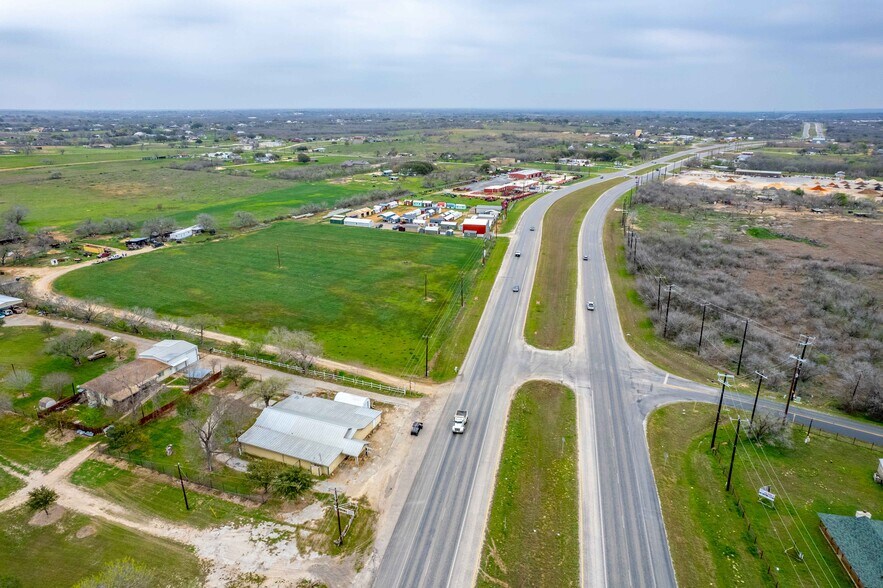 10709 US Highway 87 N, Adkins, TX à vendre - Photo du bâtiment - Image 1 de 8