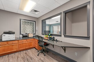 120 Chadwick Square Ct, Hendersonville, NC for lease Interior Photo- Image 2 of 13