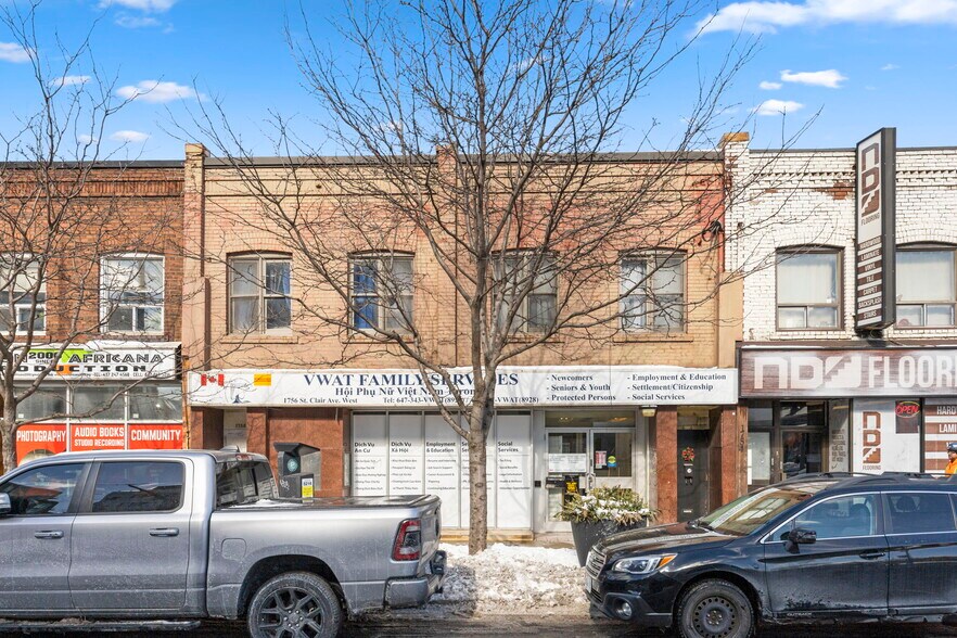 1756 St Clair Av W, Toronto, ON à vendre - Photo du bâtiment - Image 1 de 1