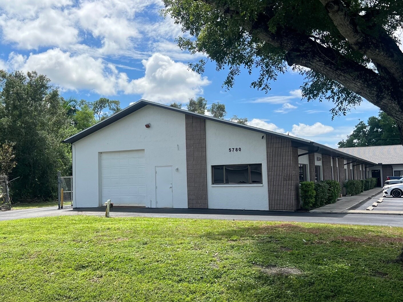 5780 Youngquist Rd, Fort Myers, FL à vendre Photo du bâtiment- Image 1 de 1